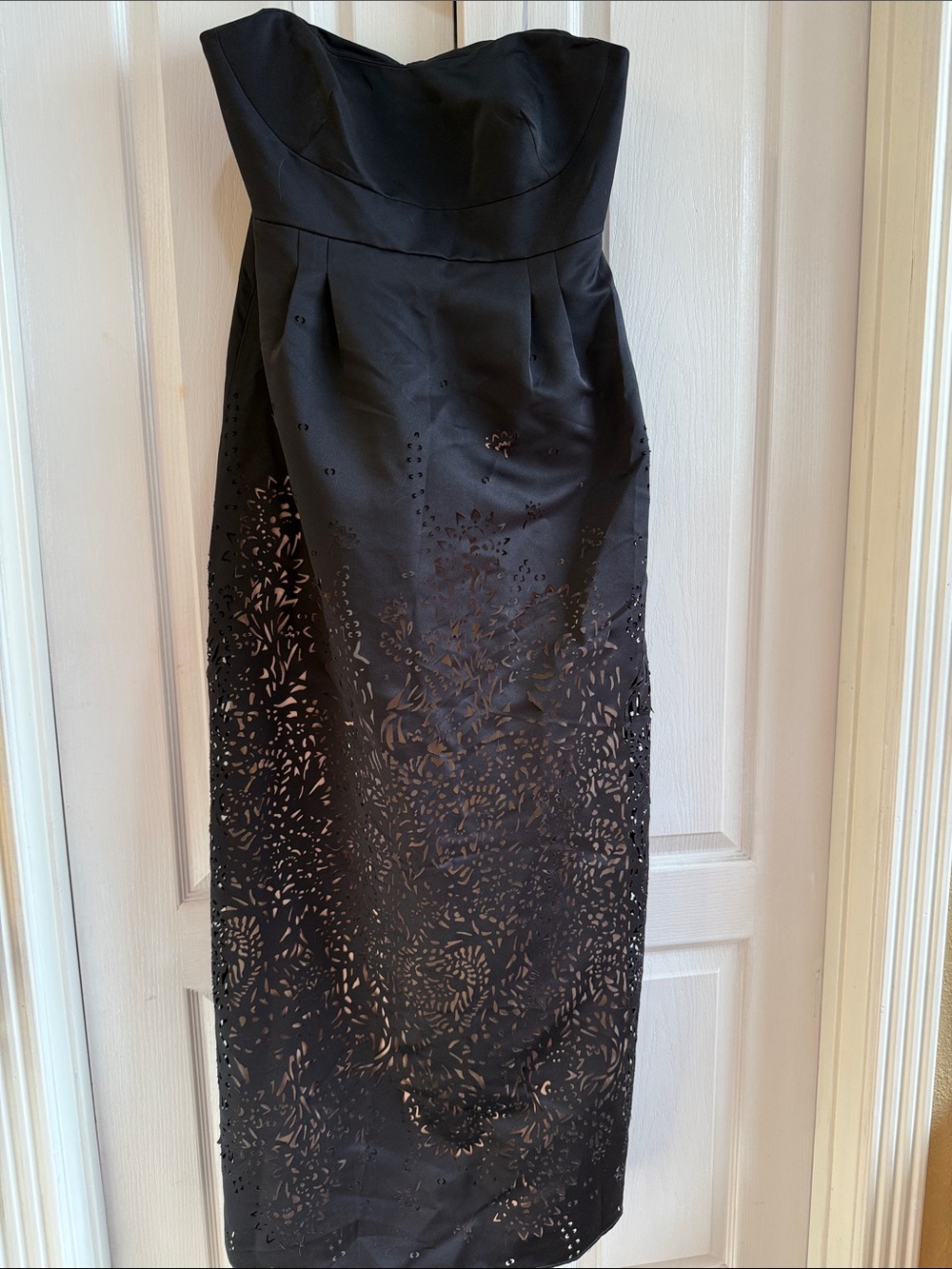 Elegant Strapless Black Laser-Cut Evening Dress